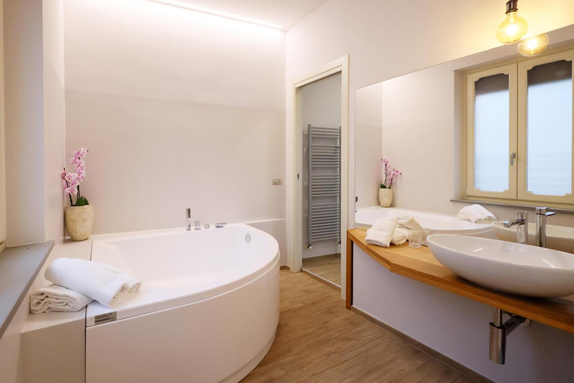 Palazzo Belli Bed and Breakfast Alba  Exteriör bild